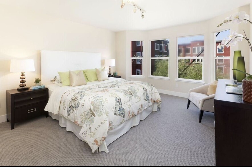 Building Photo - 269 Hickory St