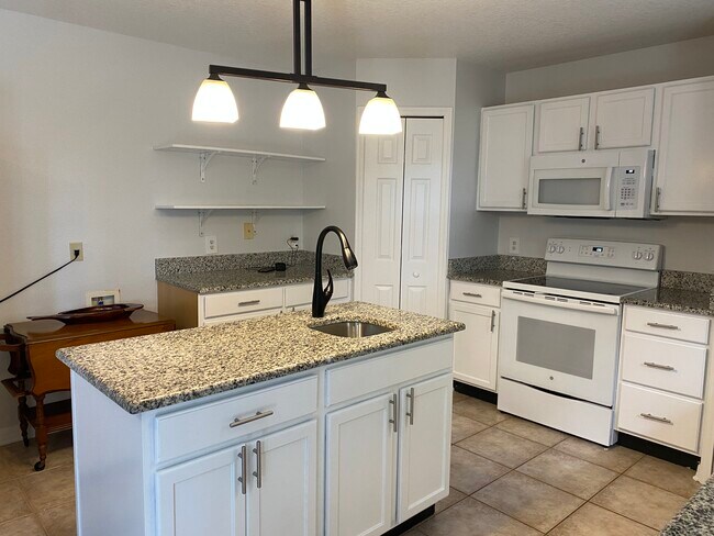 Building Photo - 111 Cabrillo Dr