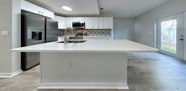 Building Photo - 4330 Tyler Cir N