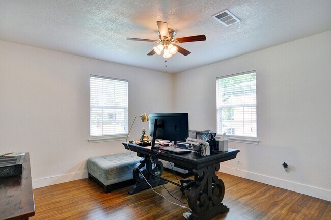 Building Photo - 5421 Fursman Ave