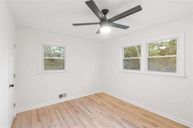 Building Photo - 6048 Blackhawk Trail SE