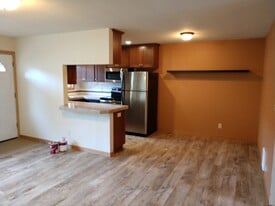 Building Photo - 9727 SE 33rd Ave