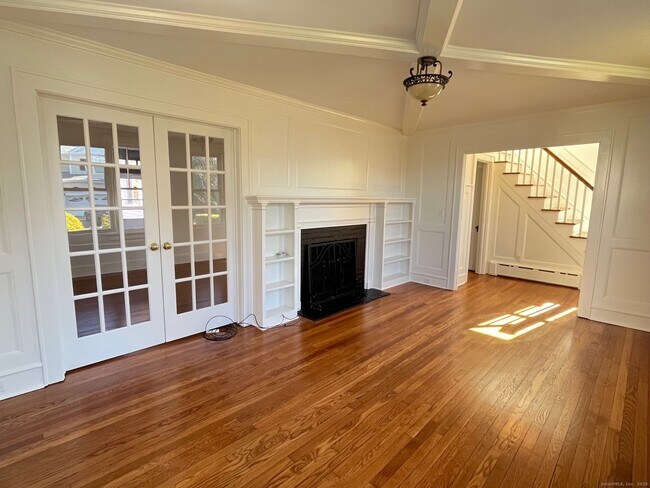 Building Photo - 35 Lindbergh St