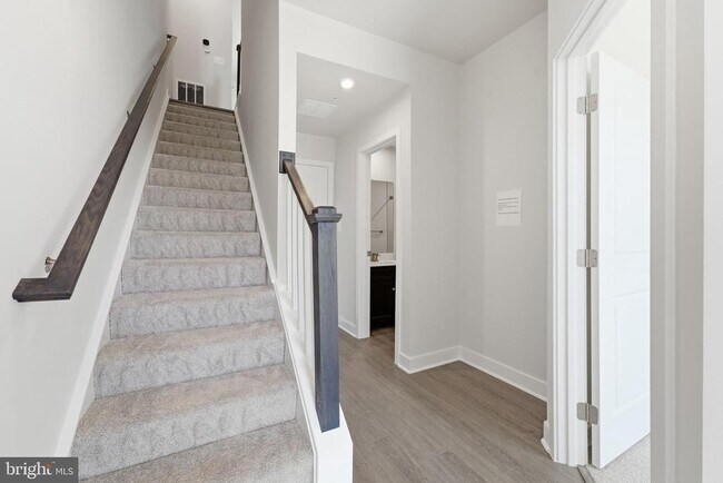 Building Photo - 16130 Hyde Pk Pl