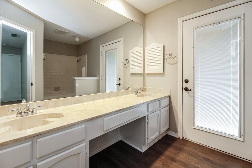 Building Photo - 2310 Overbrook Dr