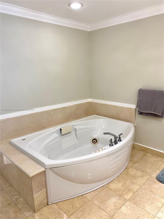 Building Photo - 3101 S Ocean Dr