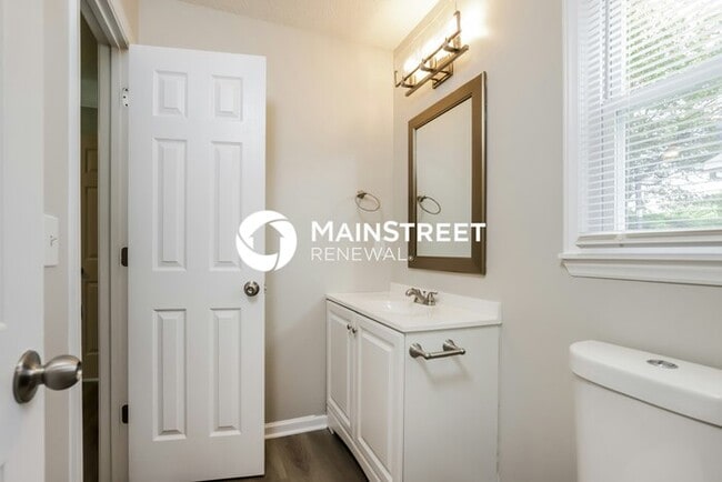 Building Photo - 3 Bedroom Pet-Friendly Home in GREENSBORO,...
