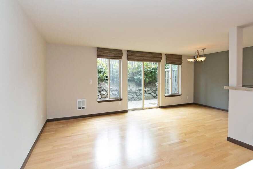 Building Photo - 3661 Phinney Ave N