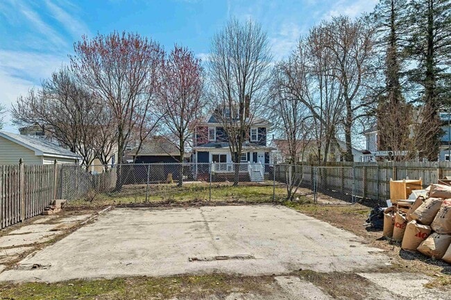 Building Photo - 615 Shore Rd