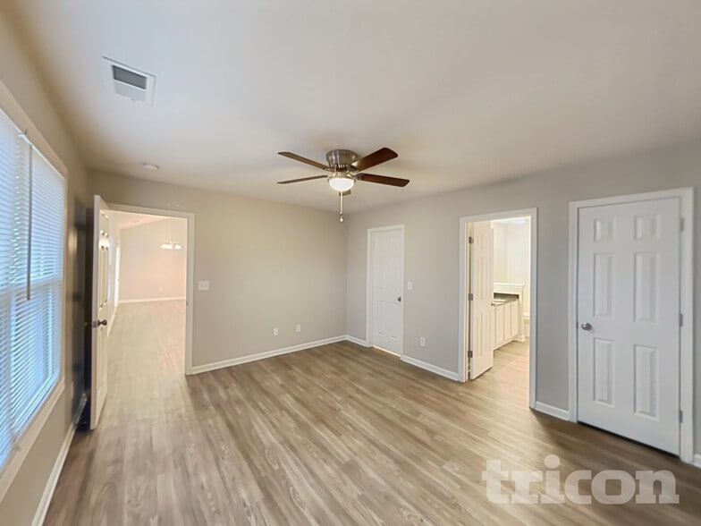 Building Photo - 800 Maryfield Dr