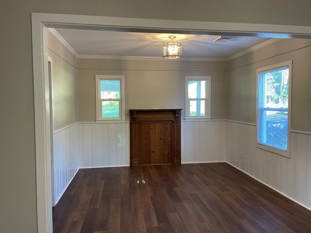 Building Photo - 702 Southgate Dr