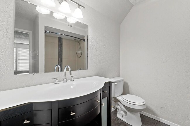 Building Photo - 6024 Westridge Ln