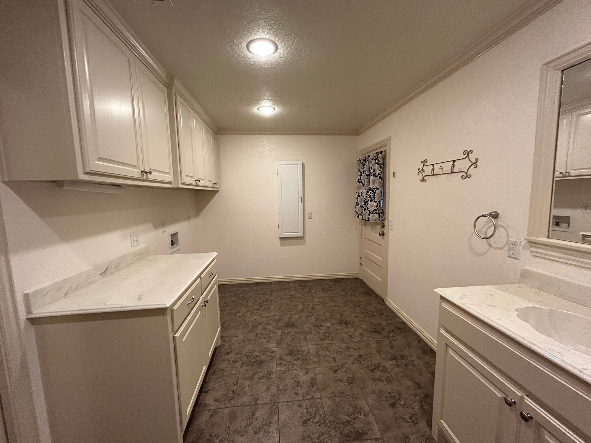 Guest Bath Laundry Room - 1503 Tulip Dr