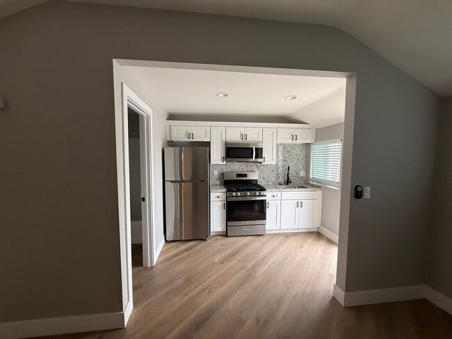 Building Photo - Multi Generation Home 4 Bedroom 3 Bath