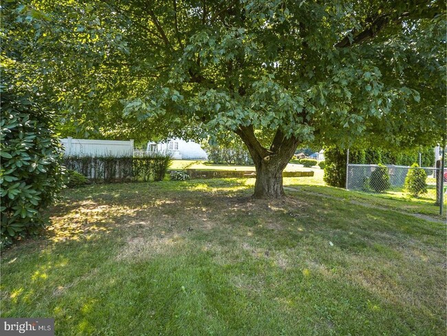 Building Photo - 3804 Louanna Ave
