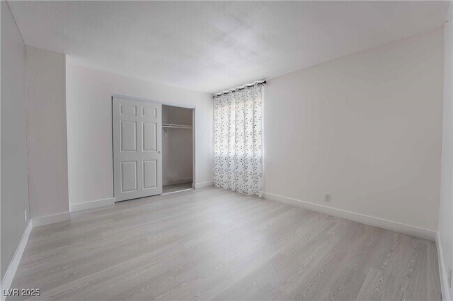 Building Photo - 3151 N Soaring Gulls Dr