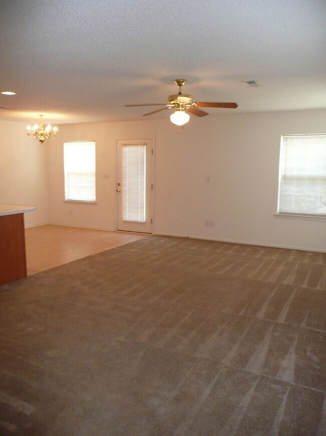 Building Photo - 141 Springwood Ln