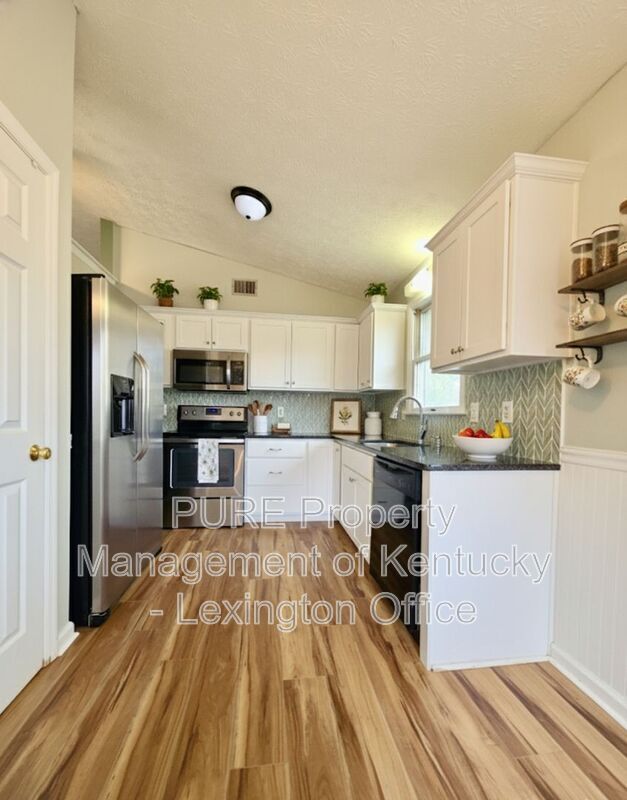 Building Photo - 305 Williamsburg Dr