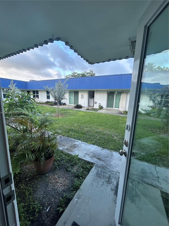 Building Photo - 305 Lewis Ln