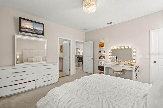 Building Photo - 9586 Meadow Hunt Way