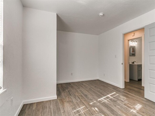 Building Photo - 816 S Santa Fe Dr