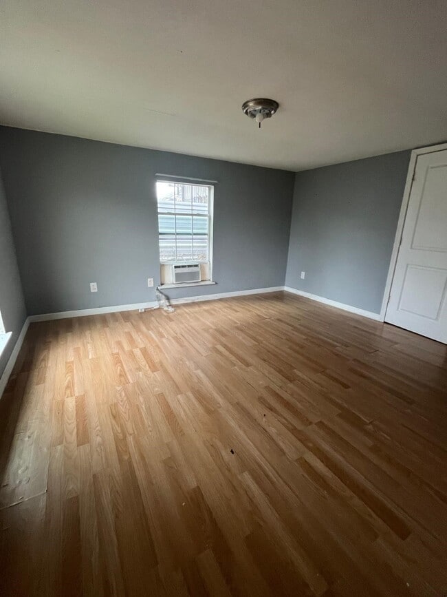 Building Photo - 2152 William Tell St