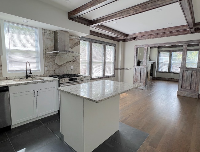 Building Photo - 5006 Seminole St