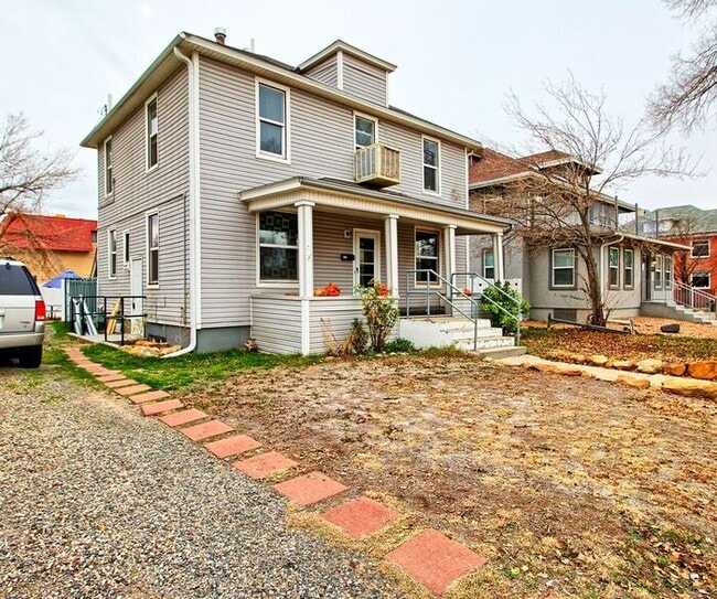 Building Photo - Nice 3 Bed 1 Bath Basement Apartment Close to Downtown GJ