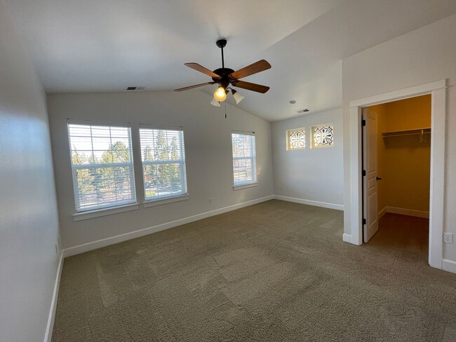 Building Photo - Old Mill Townhome Available 5/5/25