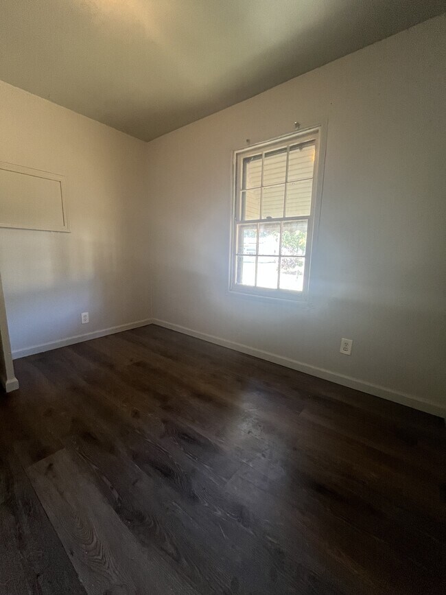 Building Photo - 526 St Leo Dr