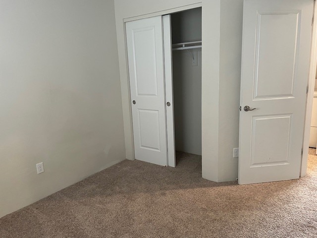 Building Photo - 404 Oak St