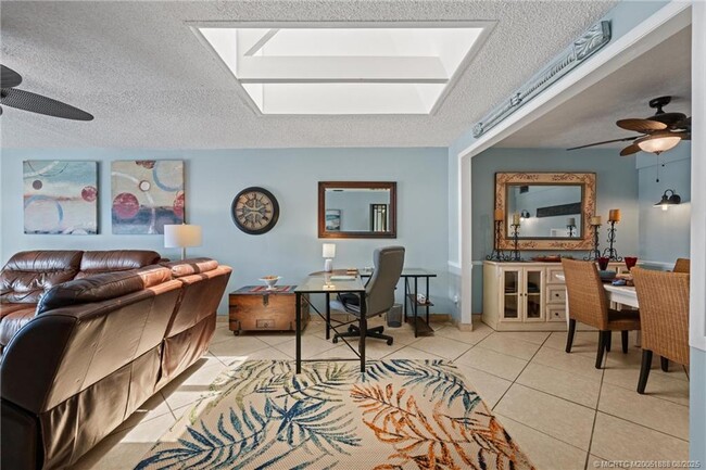 Building Photo - 96 Aqua Ra Dr