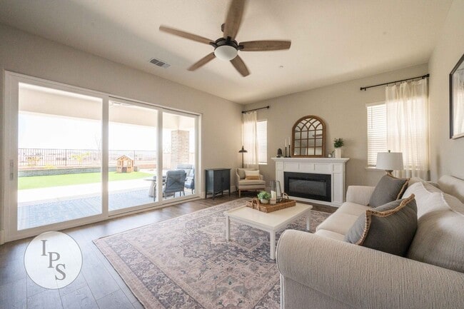 Building Photo - Madera Tesoro Viejo - Beautiful Hillside Village 2-Story Home, 4BR/3BA, SOLAR, Community Pool + L...