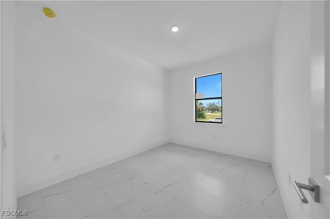 Building Photo - 2416-2418 Xelda Ave N