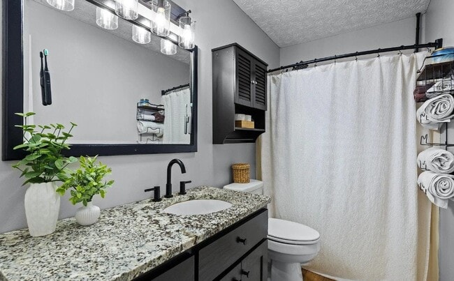 Building Photo - 818 Vinson Ln