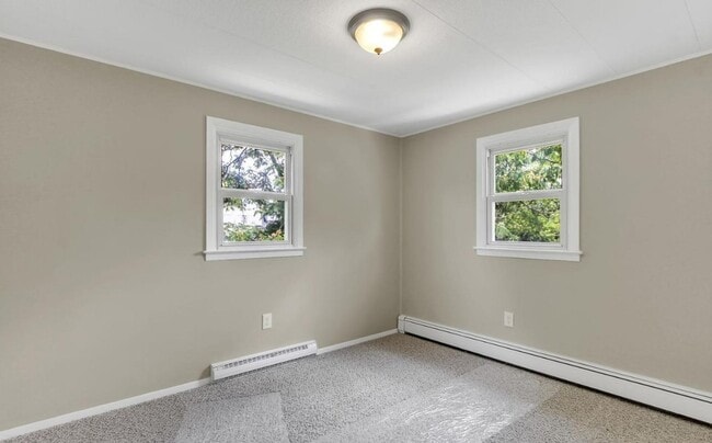 Building Photo - Coming Soon! 3 Bedroom 1.5 Bath Home in Fa...