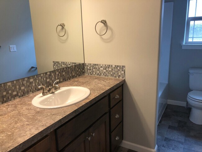 Building Photo - Home in NW Redmond Fieldstone Crossing