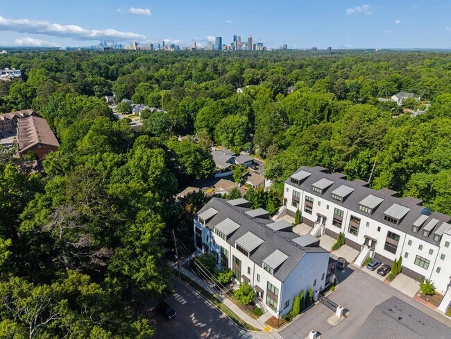 Building Photo - 2974 Hermance Dr NE