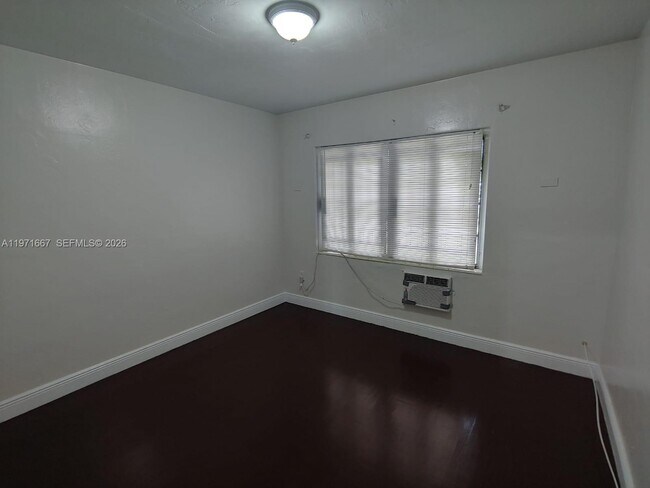 Building Photo - 1465 NE 149th St