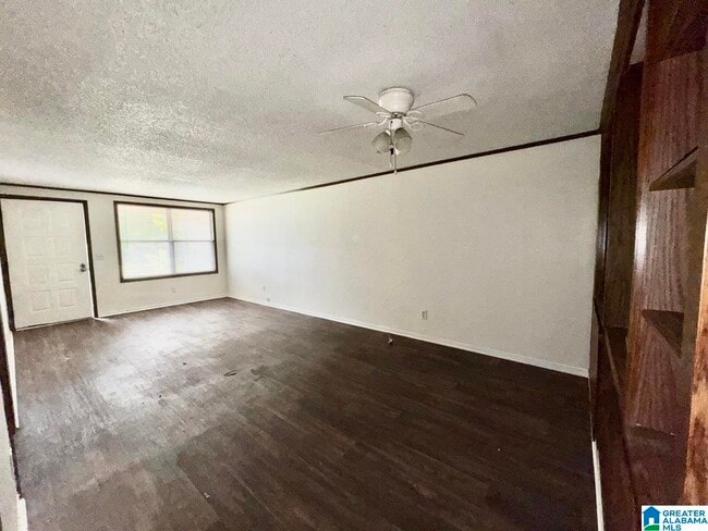 Building Photo - 1700 Greenbrier Dear Rd