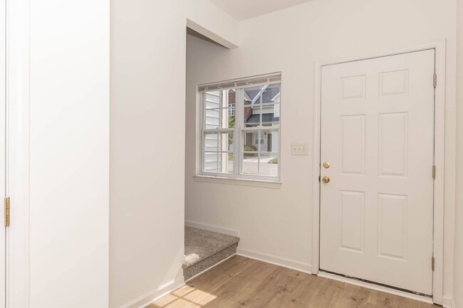Building Photo - Three Bedroom Home!