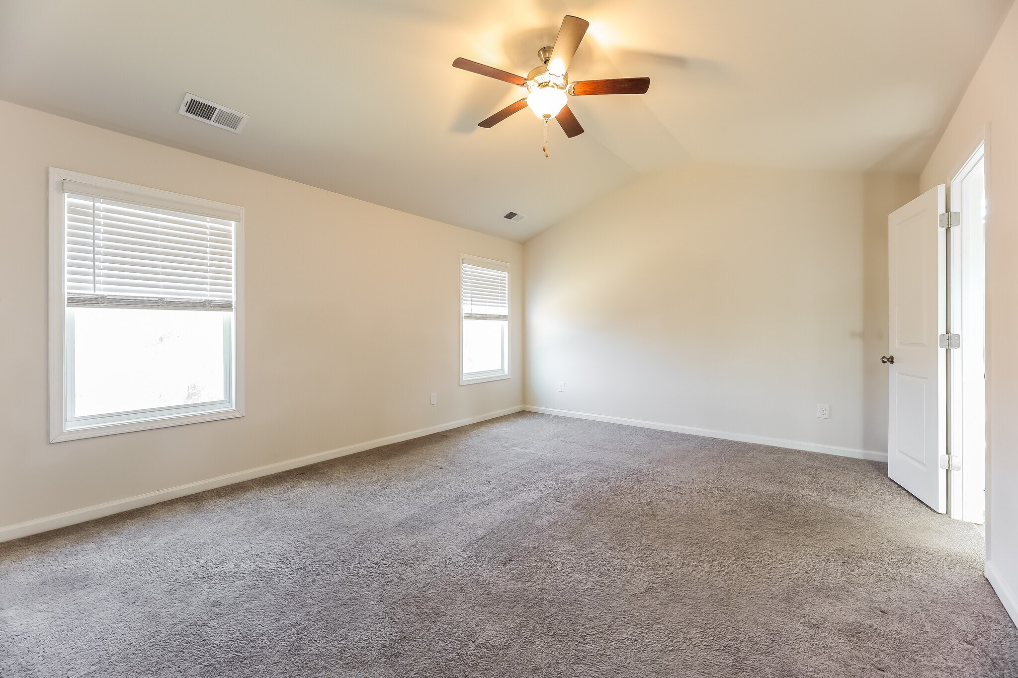 Building Photo - 332 White Peach Wy