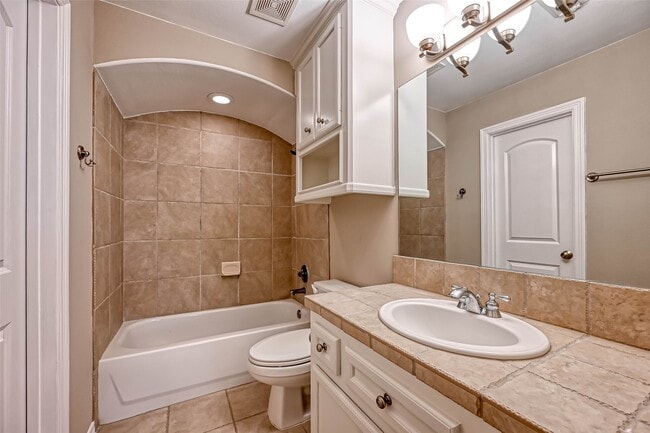 Building Photo - 13815 Nathan Ridge Ln