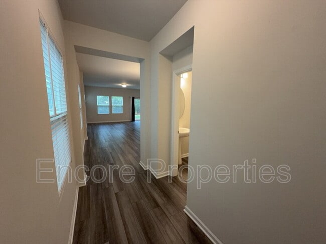Building Photo - 304 Joneshaven Dr