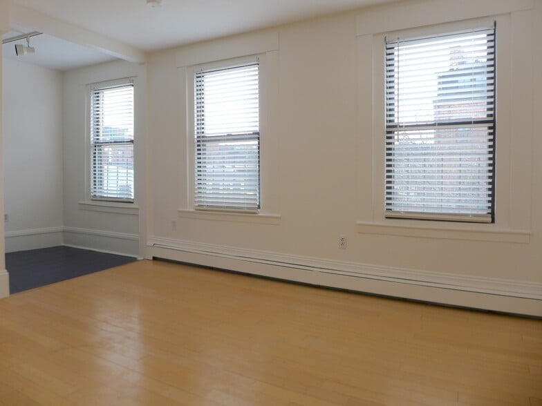 Building Photo - 14 Milford St