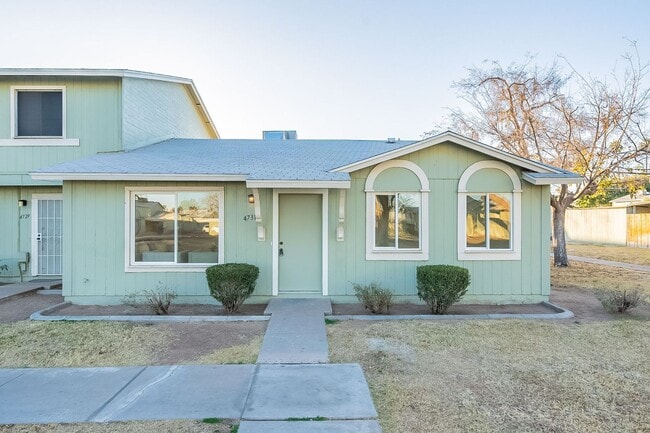 Building Photo - Gated community townhome- fully updated!