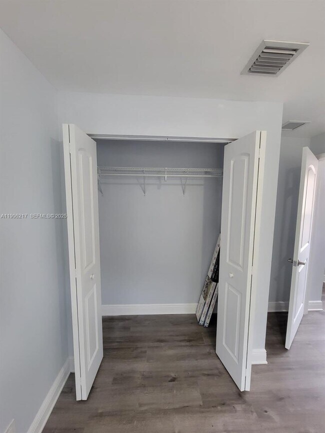 Building Photo - 1809 NW 8th Pl