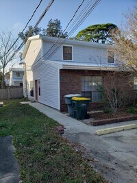 Building Photo - 132 Alder Ave SE