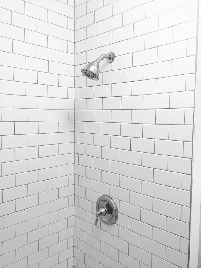 Building Photo - A Charming 2 Bed / 1 Bath with Bonus Space in Prime Echo Park Location