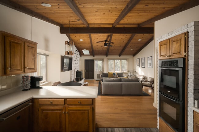 Building Photo - 2237 Lockwood Dr